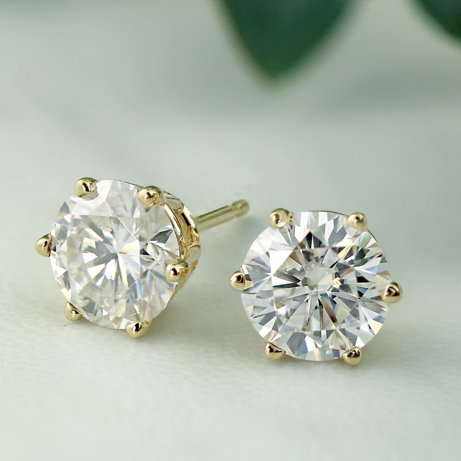 STUD EARRINGS Thumbnail